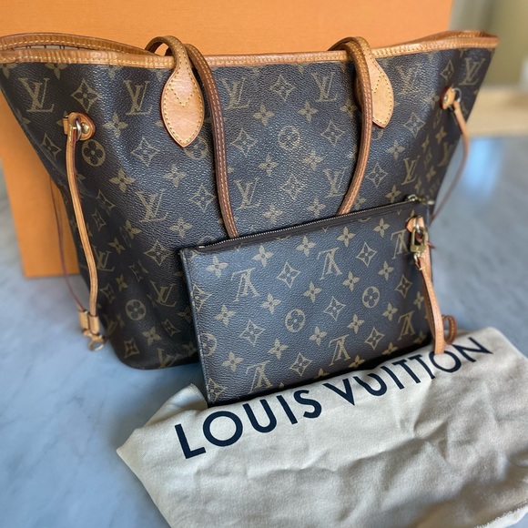 🌿authentic Louis Vuitton neverfull mm tote and pouch. Includes box - Picture 6 of 15